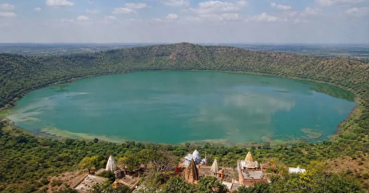 Lonar Crater Lake Travel Guide — Mystery, Temples & Day Trip